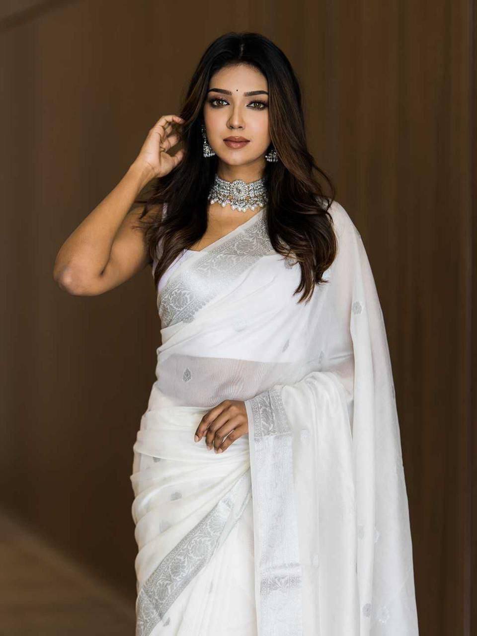 ClassicFit Saree Designed in Slub Cotton with Designer Weaving Blouse