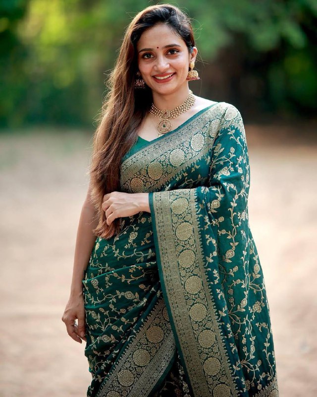 Organic Banarasi Wedding Saree – Lightweight &amp; Breathable