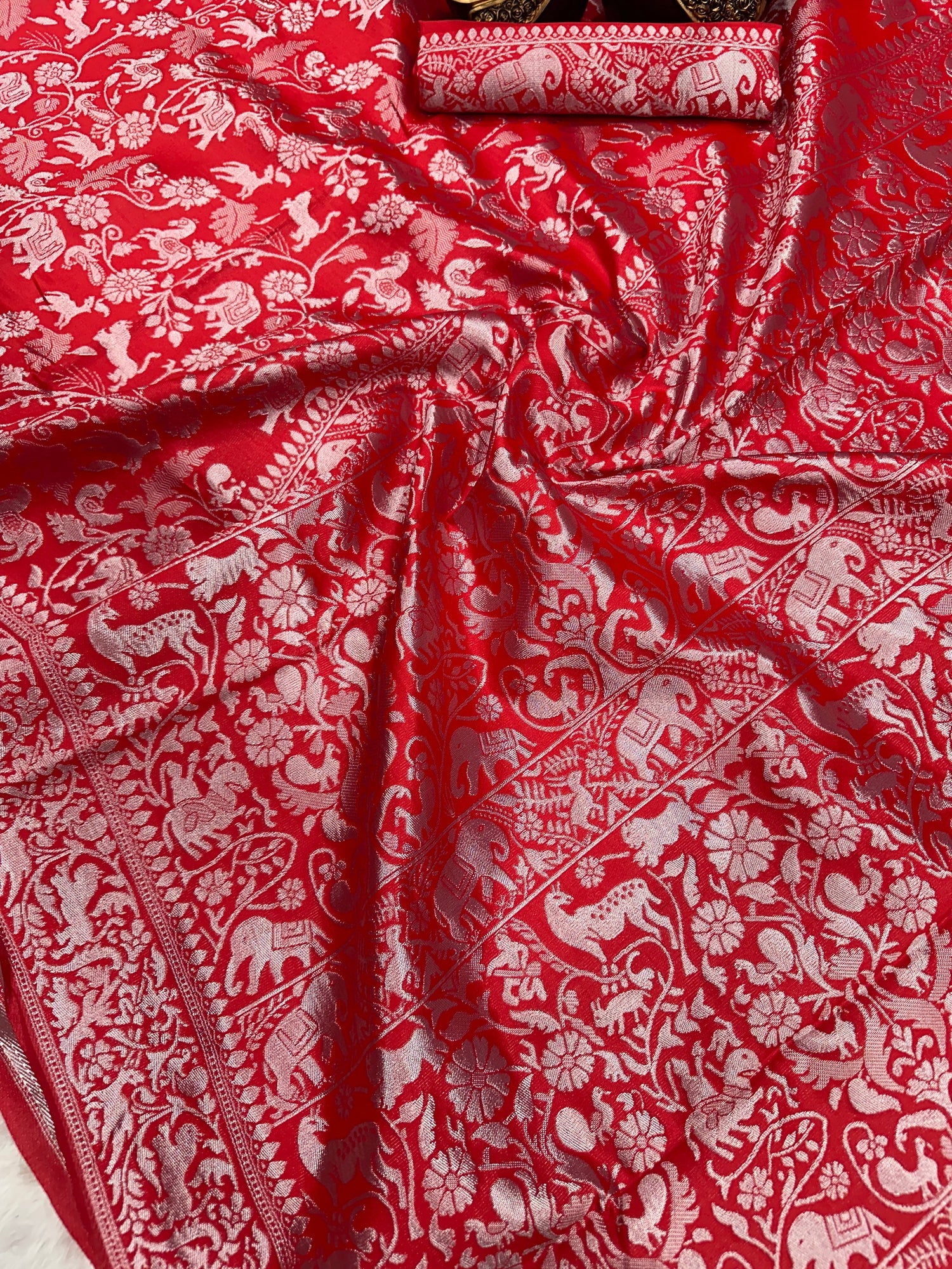 Enchanting Lightweight Banarasi Saree in Lichi Silk – Perfect for Weddings &amp; Festive Occasions