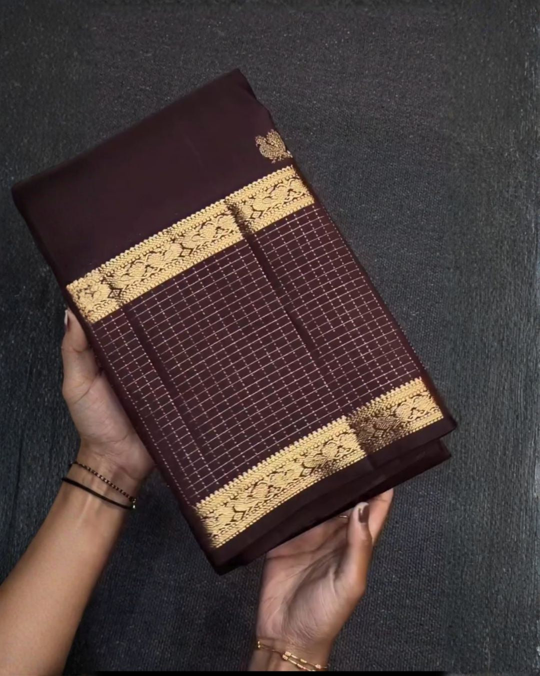 Mahima Vaira Oosi Silk Saree