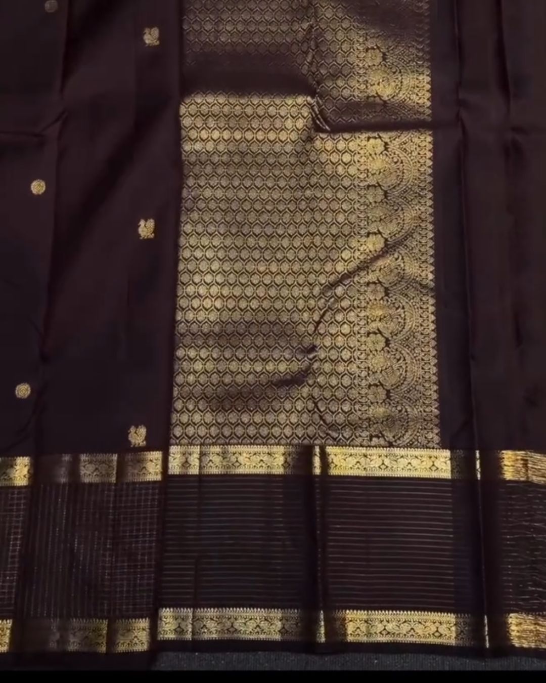 Mahima Vaira Oosi Silk Saree