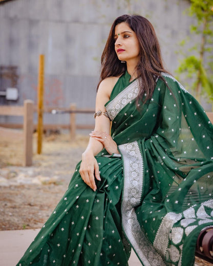 Classic Banarasi Pattern Saree Crafted in Fine Lichi Silk