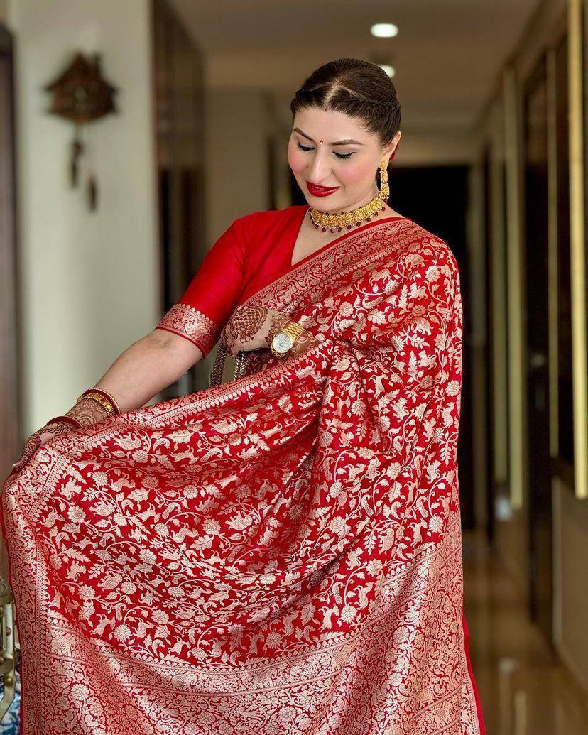 Enchanting Lightweight Banarasi Saree in Lichi Silk – Perfect for Weddings &amp; Festive Occasions