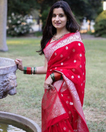 Modern Saree Crafted in Lilan Slub Soft Cotton with Rich Woven Blouse