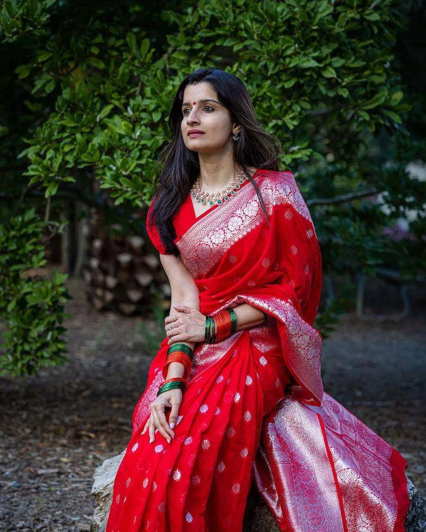 Modern Saree Crafted in Lilan Slub Soft Cotton with Rich Woven Blouse